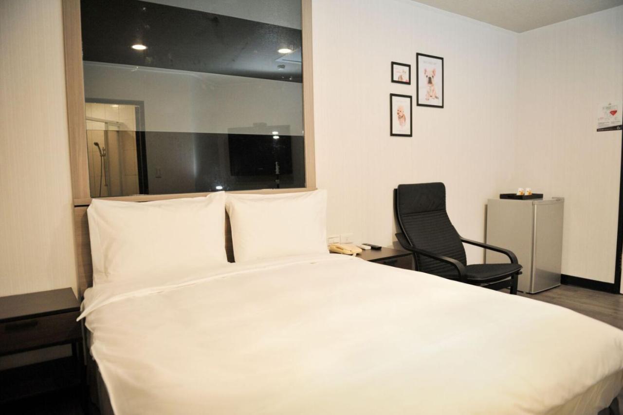 Huang Kai Hotel Taichung Exterior photo